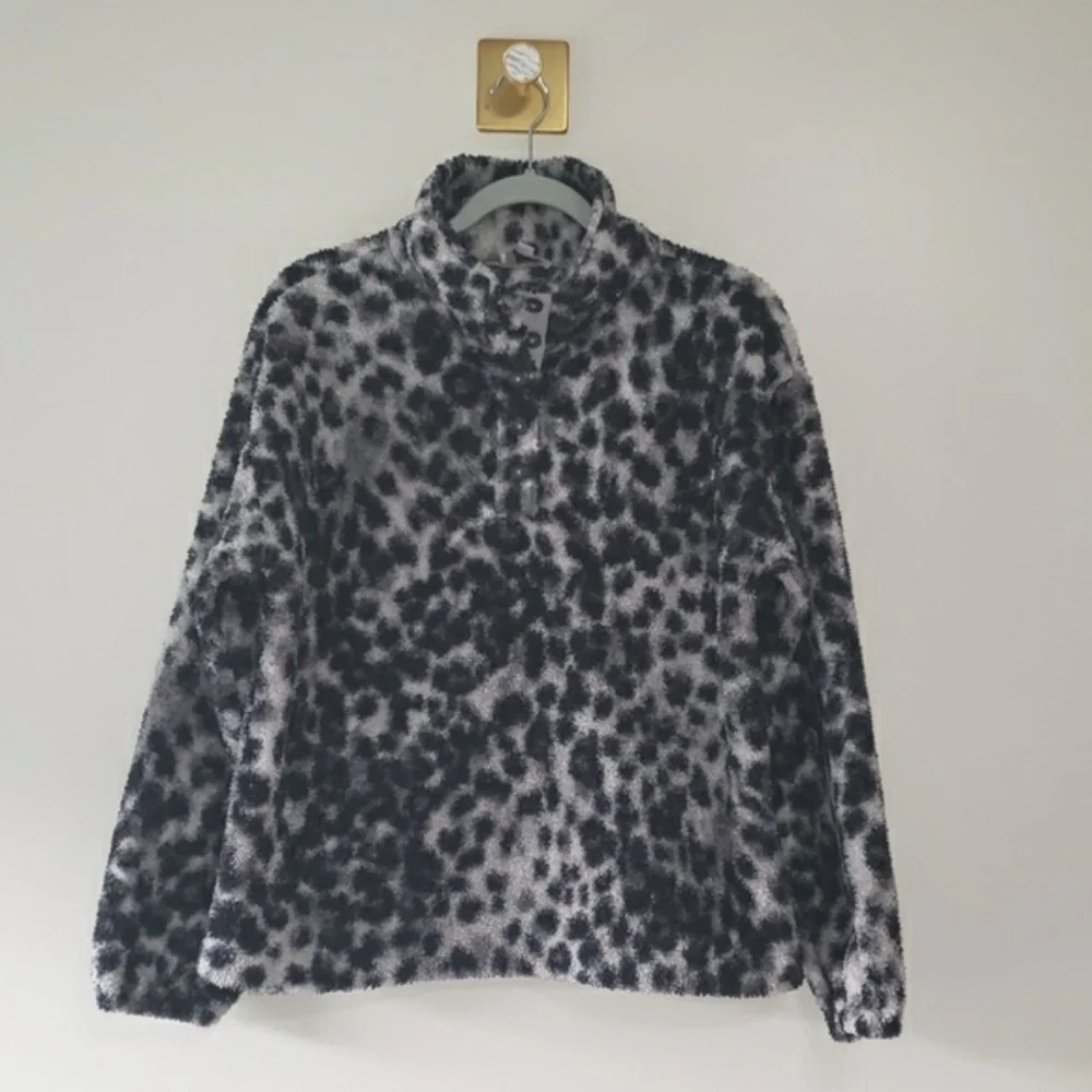 Loft Outlet Teddy Fleece Pullover Sweater Women's Small Leopard Black Gray White
